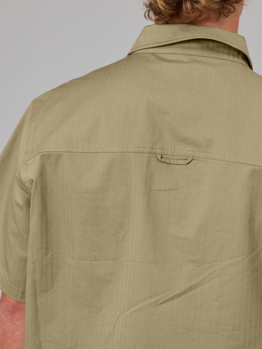 JUST ANOTHER FISHERMAN - LOALTY SHORT SLEEVE SHIRT - LIGHT KHAKI