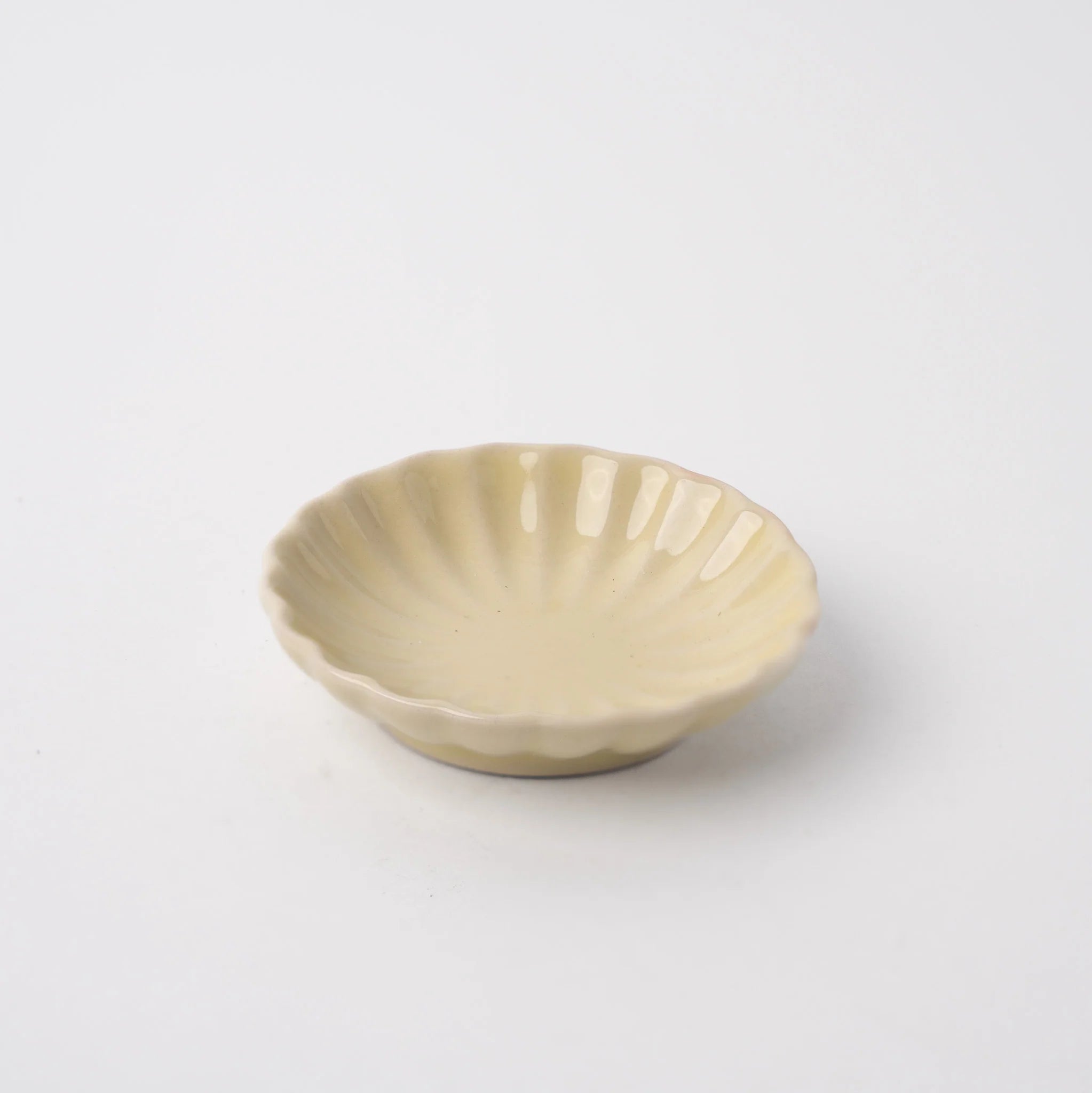 Naibu - Yellow Round Chrysanthemum Sauce Dish