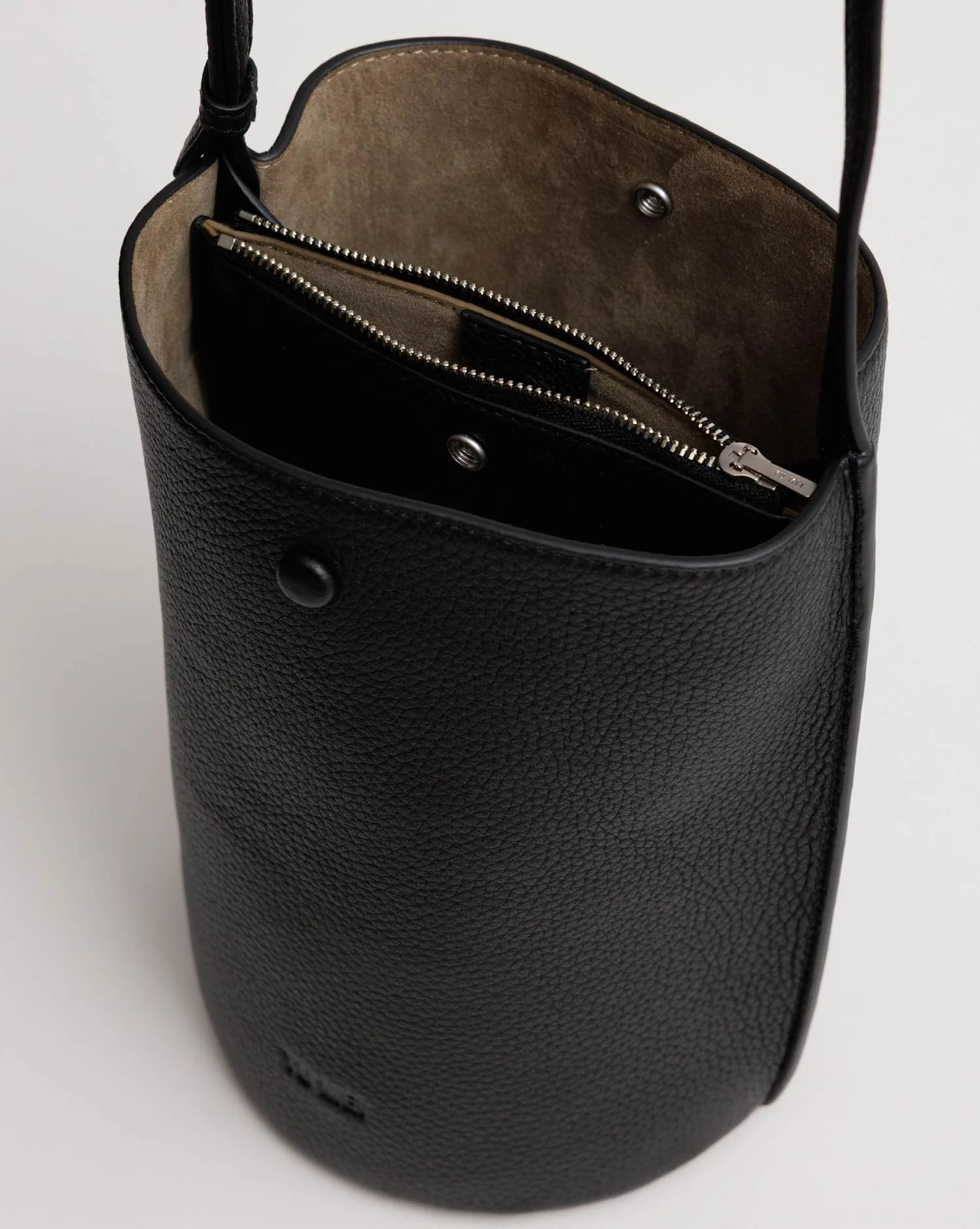 Yu Mei - Phoebe Bucket - Black Deer Nappa