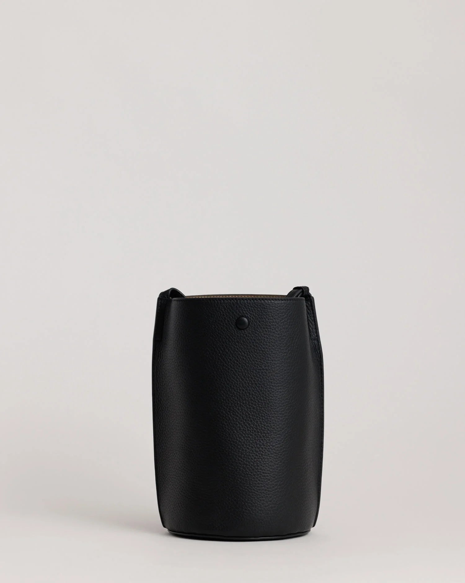 Yu Mei - Phoebe Bucket - Black Deer Nappa