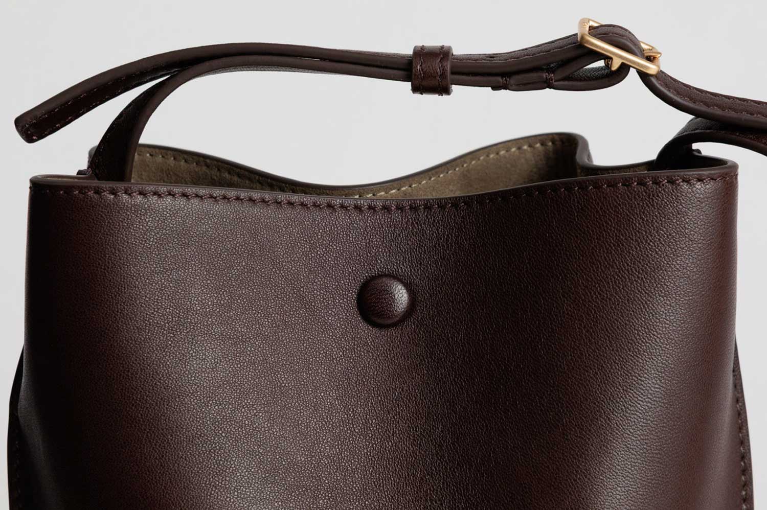 Yu Mei - Phoebe Bucket - Molasses Lambskin