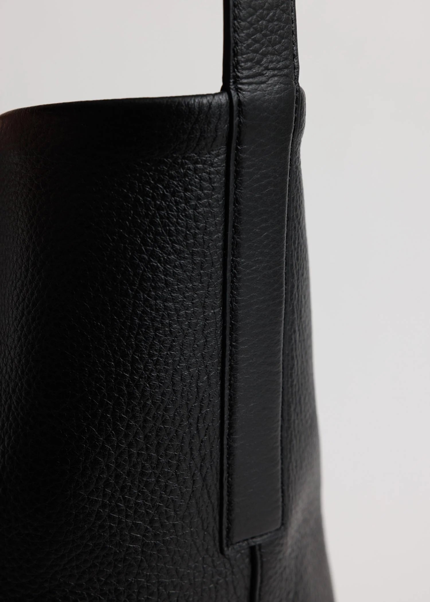 Yu Mei - Teresa Tote - Black Deer Nappa