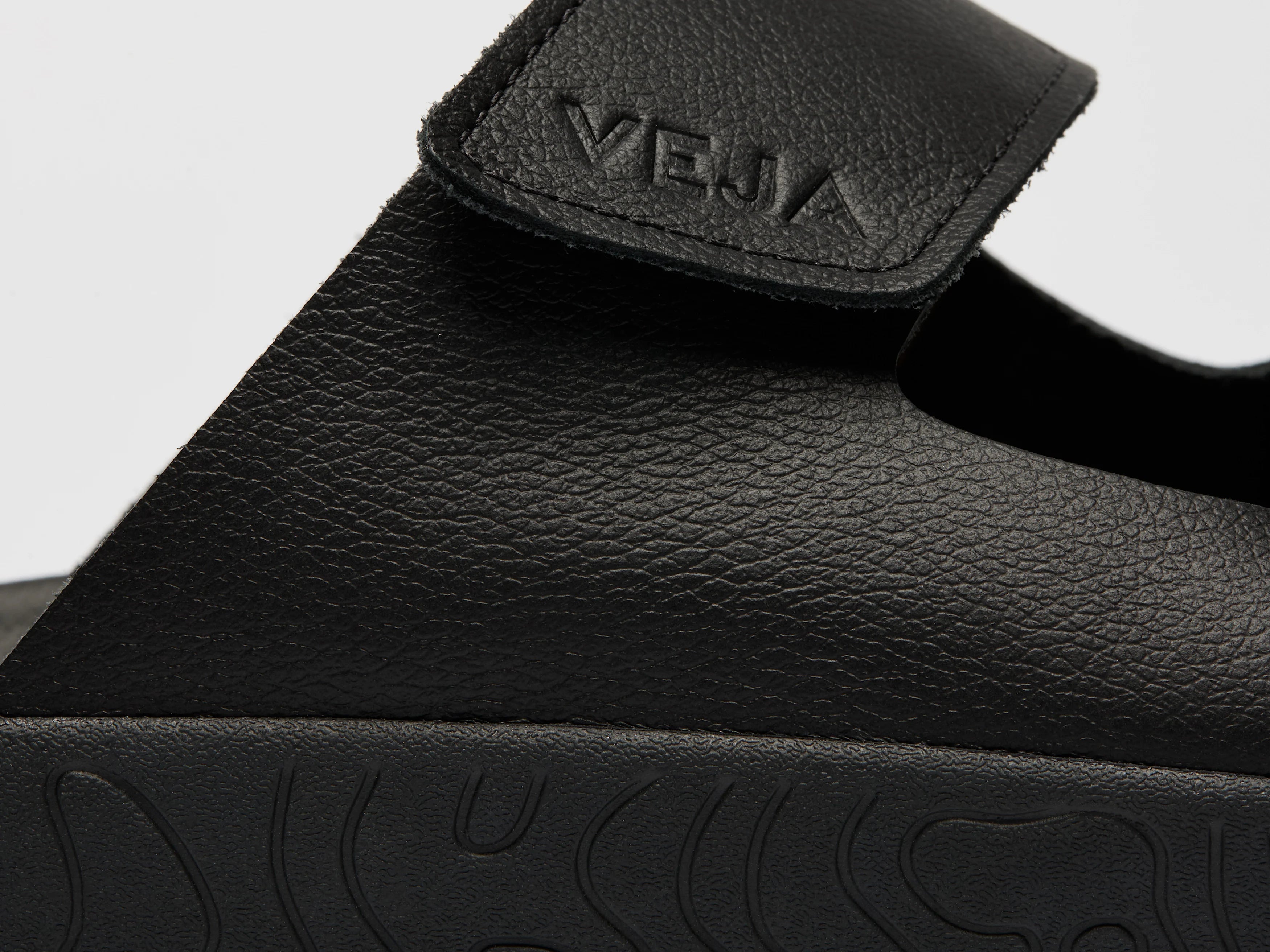 Veja - Enta Leather - Full Black