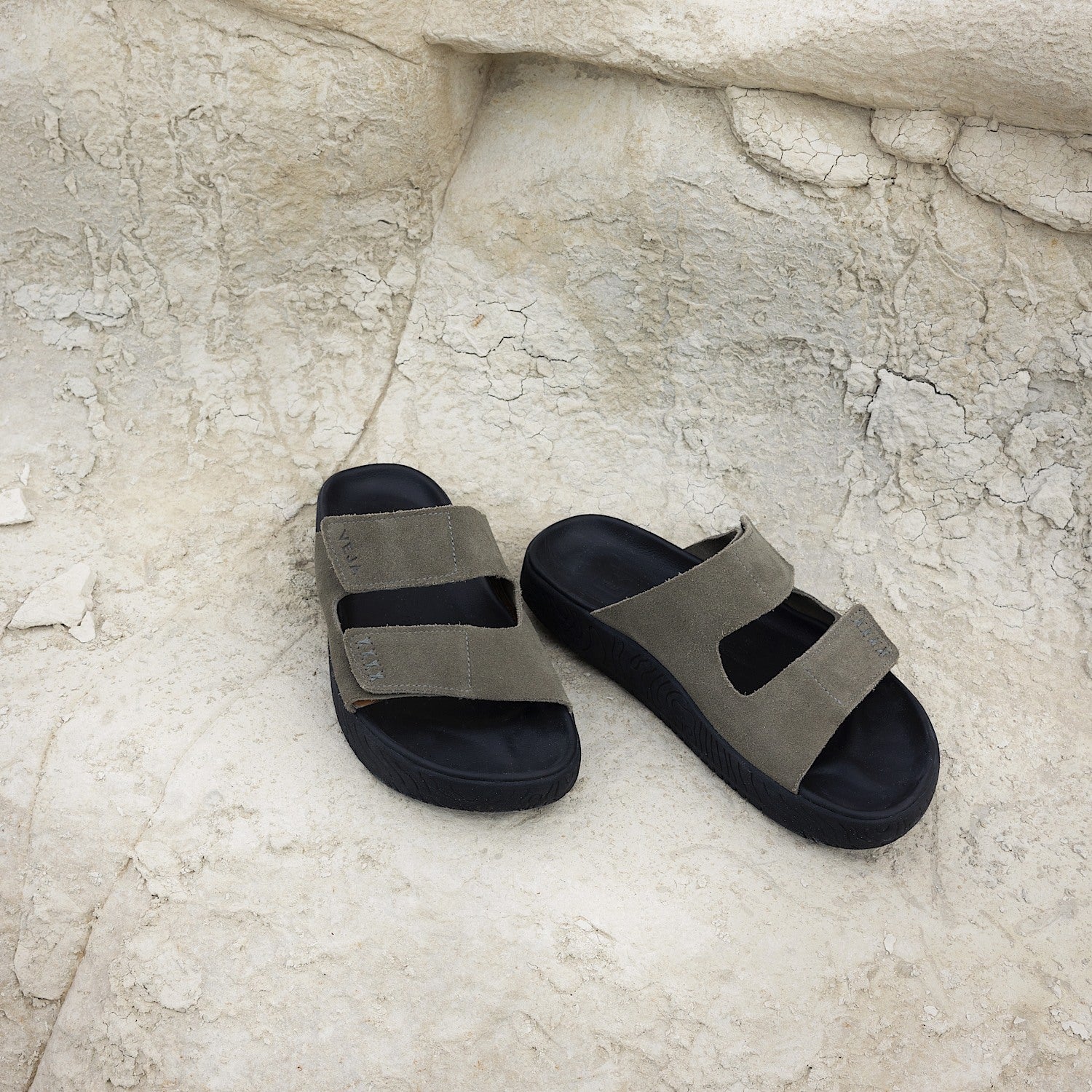 Veja - Etna Suded Kaki Black