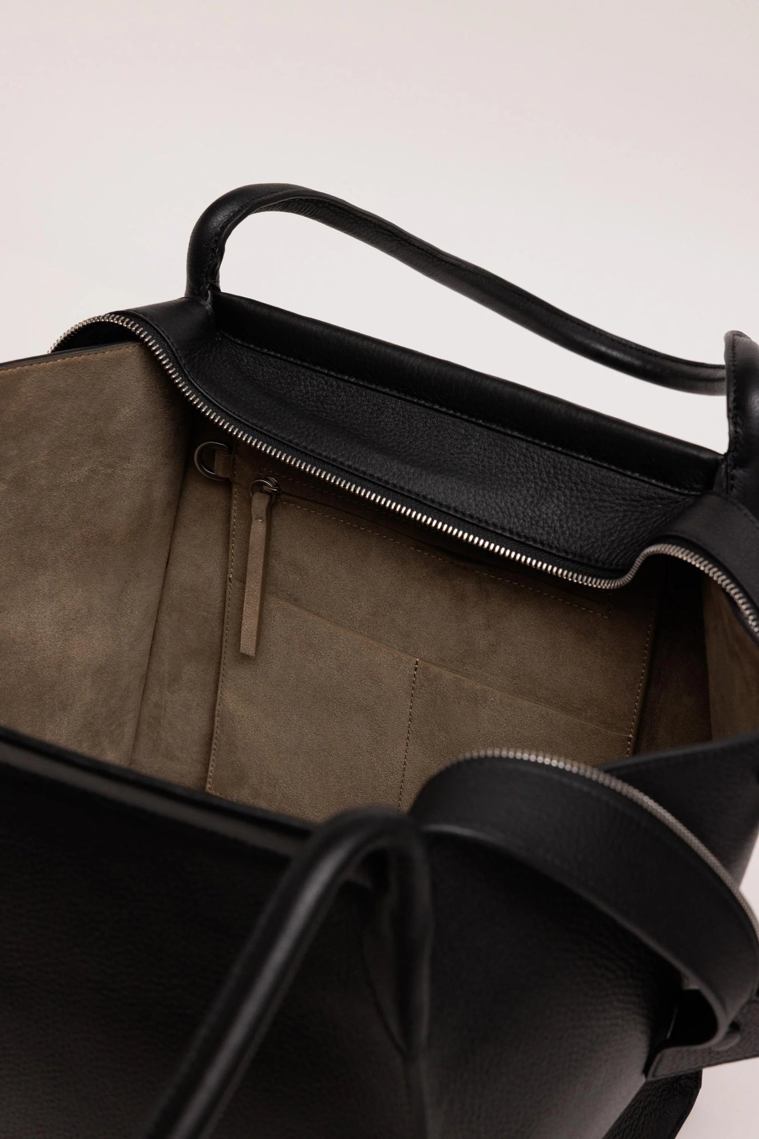 Yu Mei - Claudia Tote - Black Deer Nappa