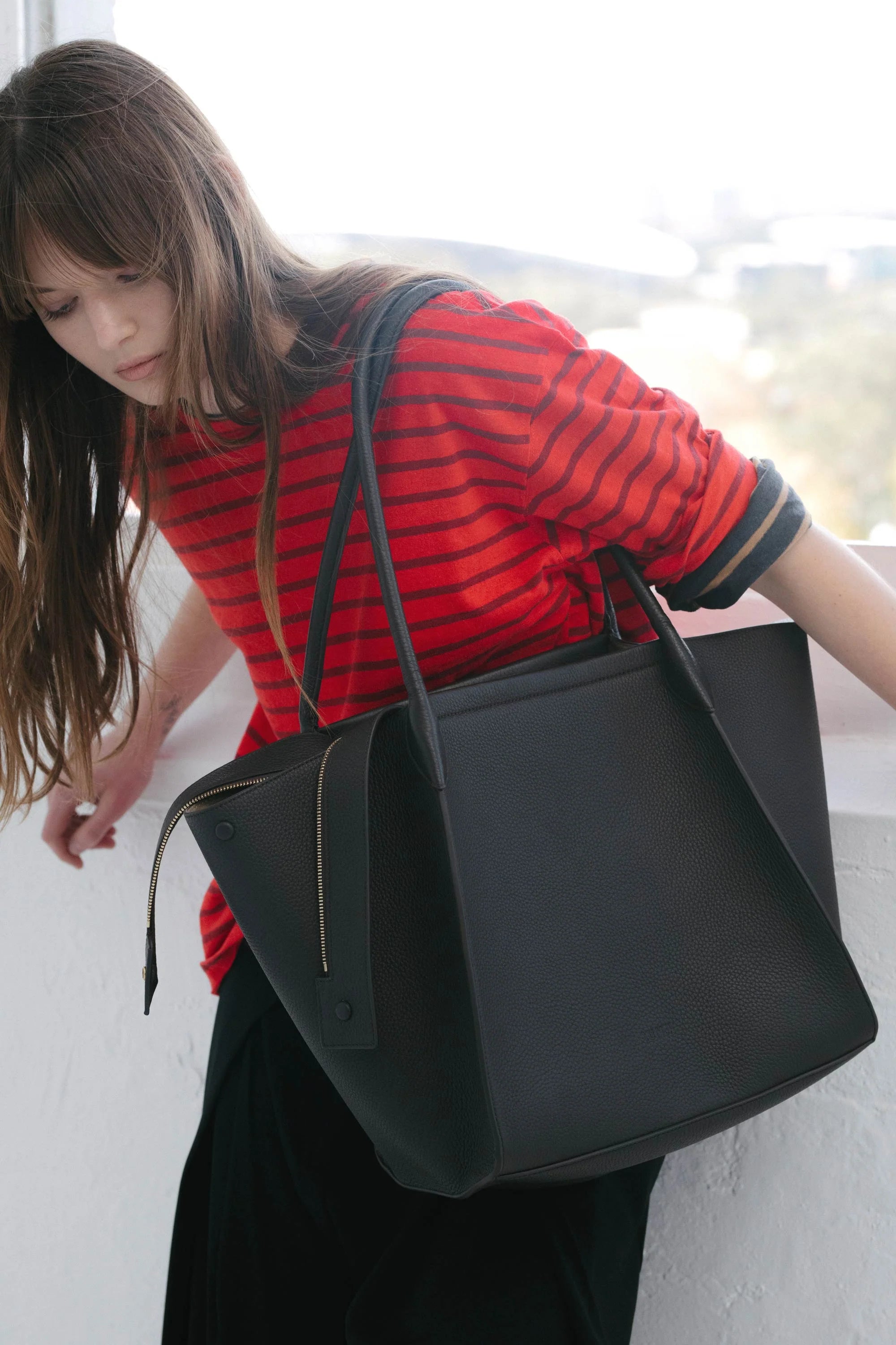 Yu Mei - Claudia Tote - Black Deer Nappa