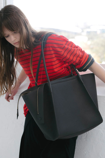 Yu Mei - Claudia Tote - Black Deer Nappa