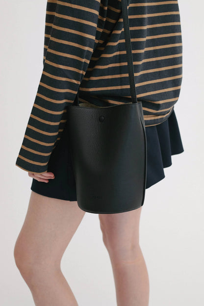 Yu Mei - Phoebe Bucket Bag - Black Deer Nappa