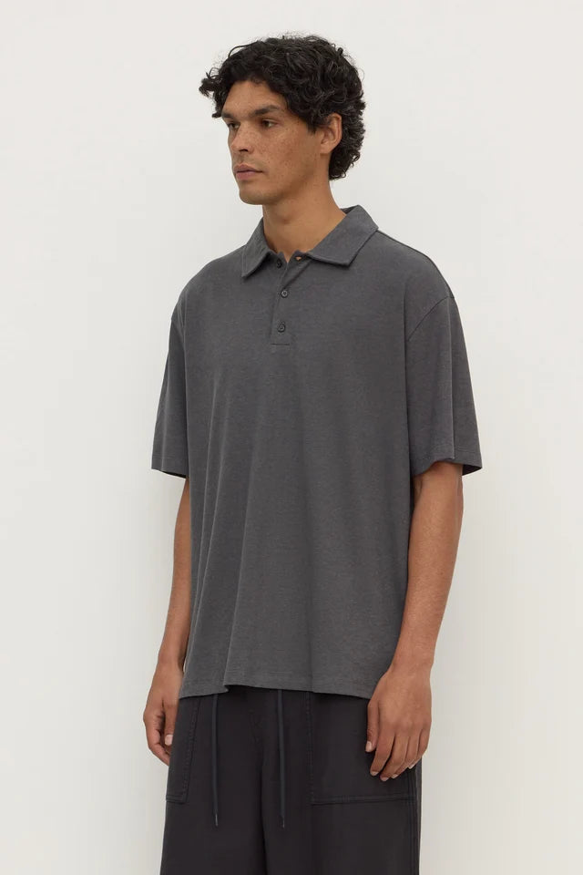 ASSEMBLY LABEL - ALONZO KNIT POLO - WASHED CHARCOAL
