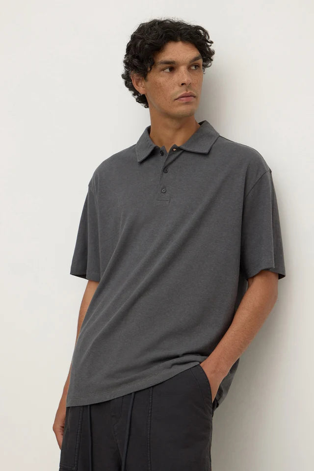 ASSEMBLY LABEL - ALONZO KNIT POLO - WASHED CHARCOAL