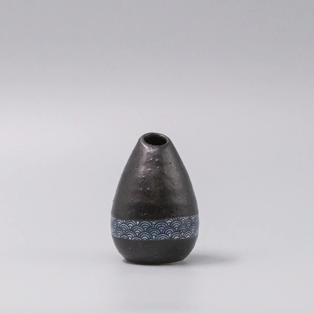 Naibu - Black Wave Pinecone Vase