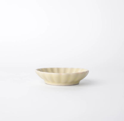 Naibu - Yellow Round Chrysanthemum Sauce Dish