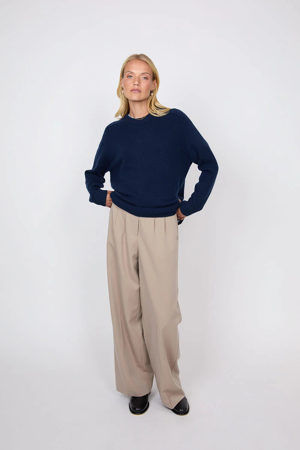 Marlow - Saddle Cashmere Crew - Midnight