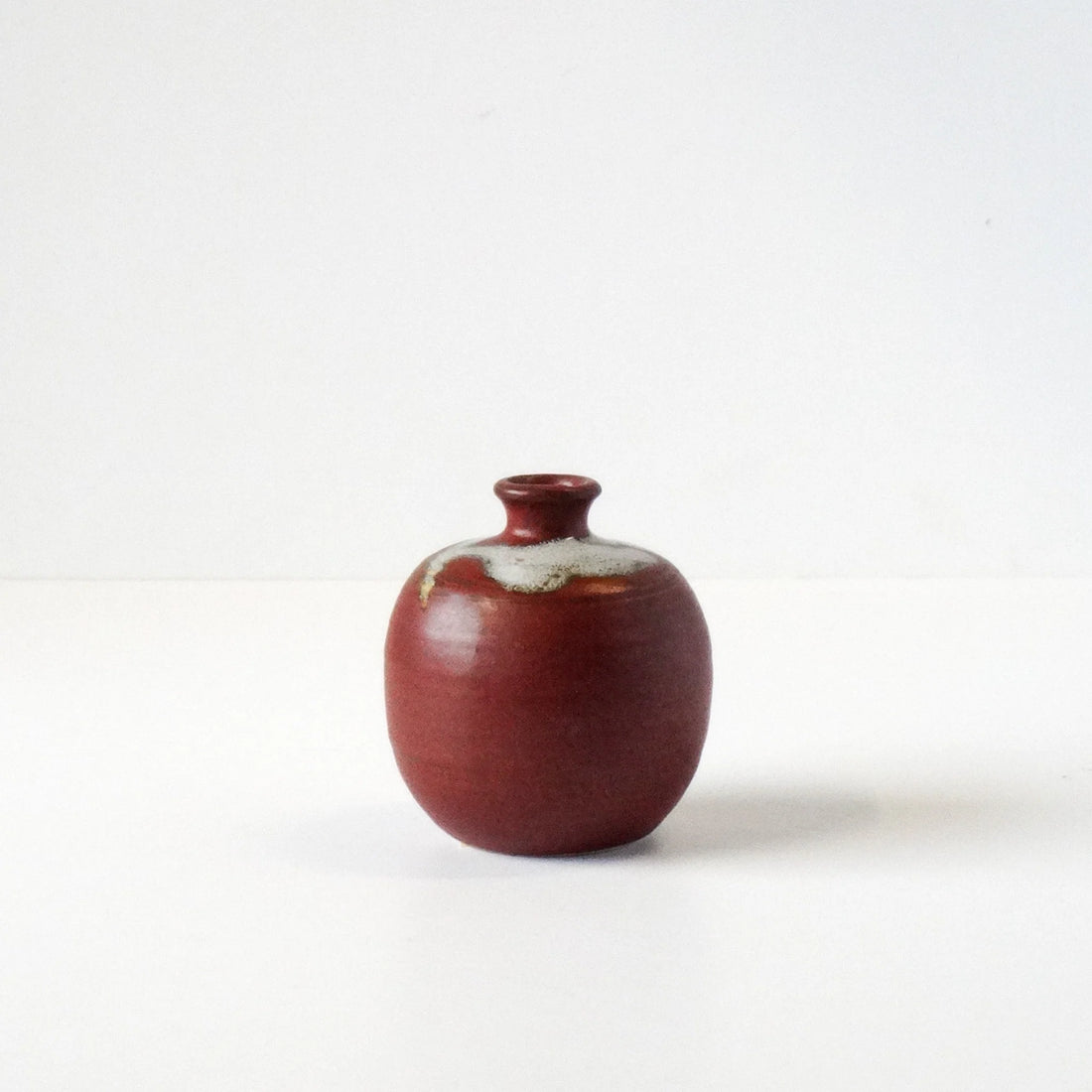 Naibu - Terracotta &amp; White Round Vase