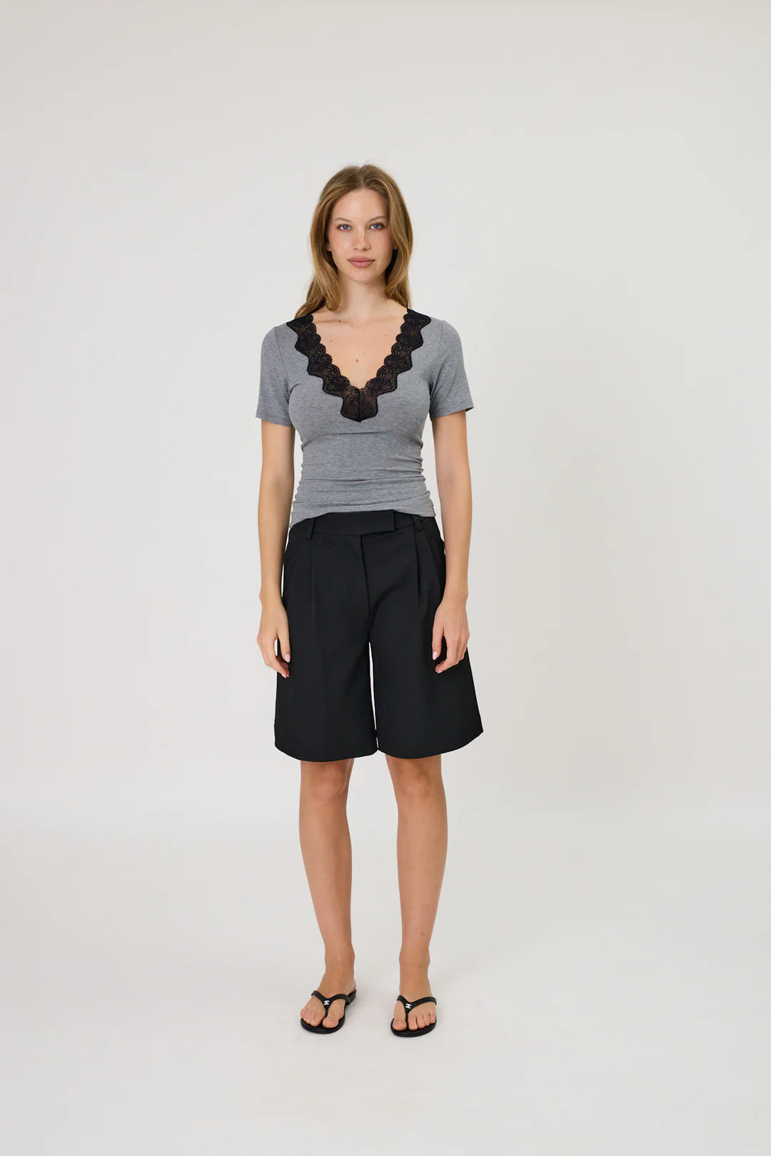 Remain - Lulu Tshirt - Smoke