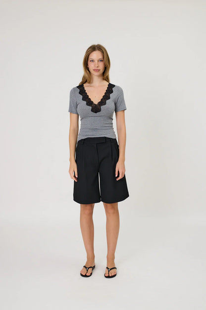 Remain - Lulu Tshirt - Smoke
