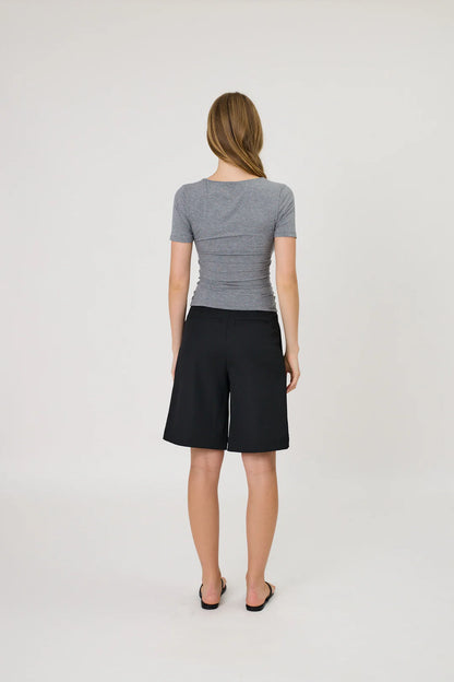 Remain - Lulu Tshirt - Smoke