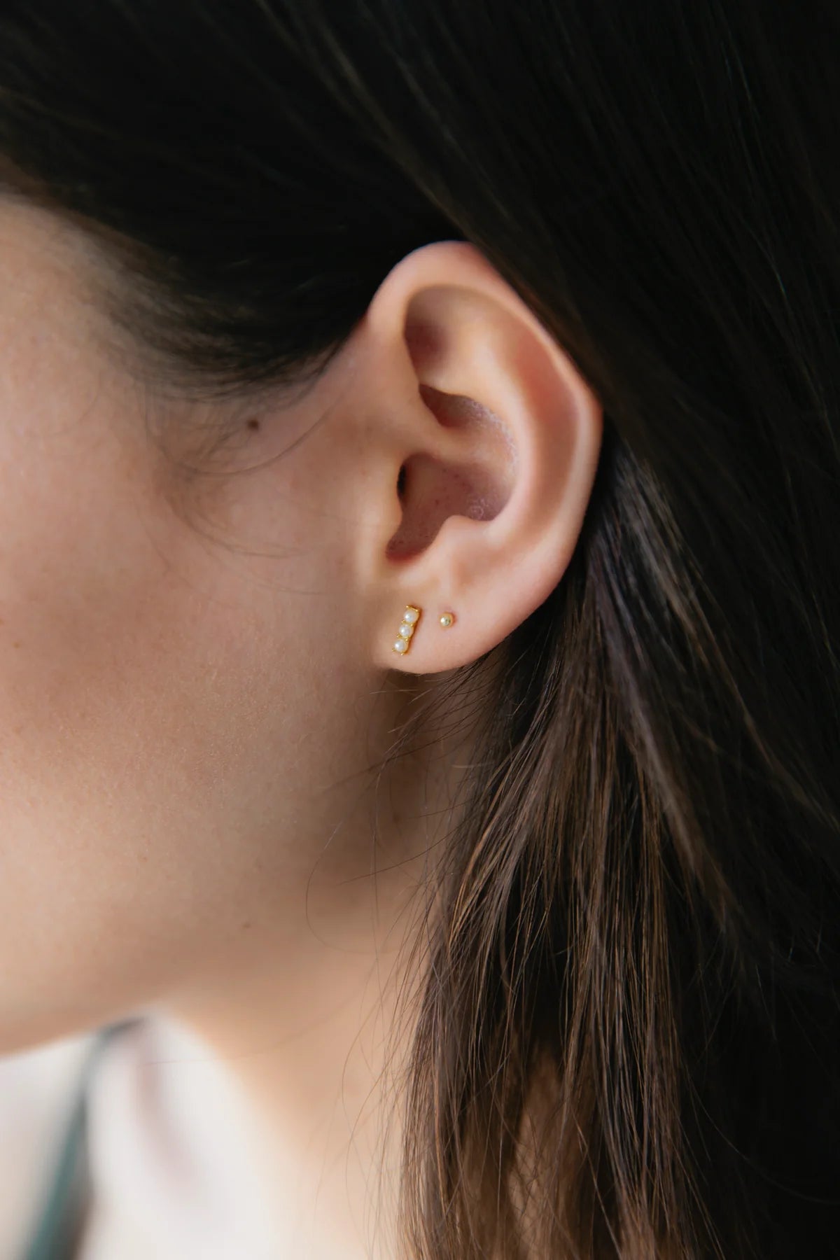 Sophie - Pearl Bar Studs