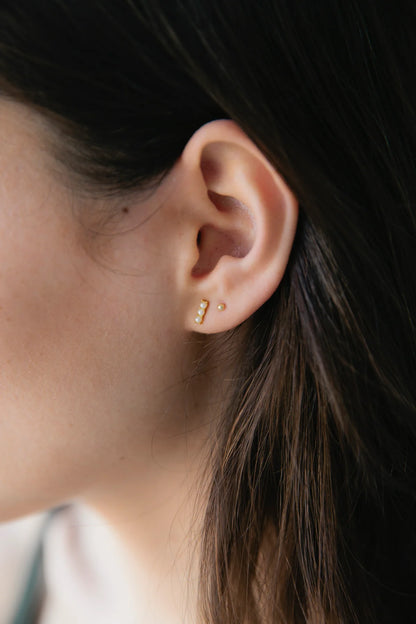 Sophie - Pearl Bar Studs