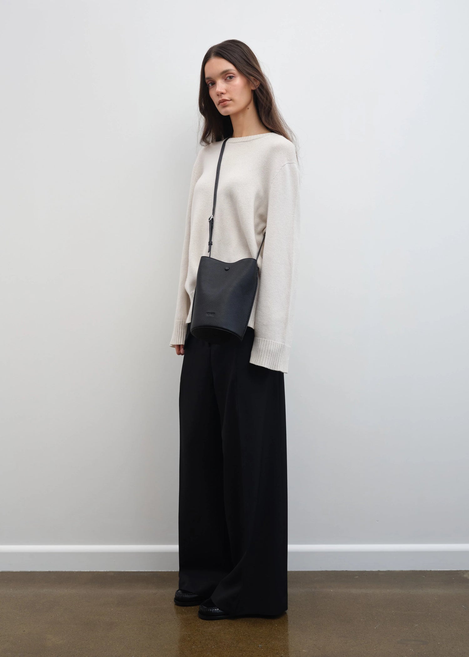 Yu Mei - Phoebe Bucket Bag - Black Deer Nappa