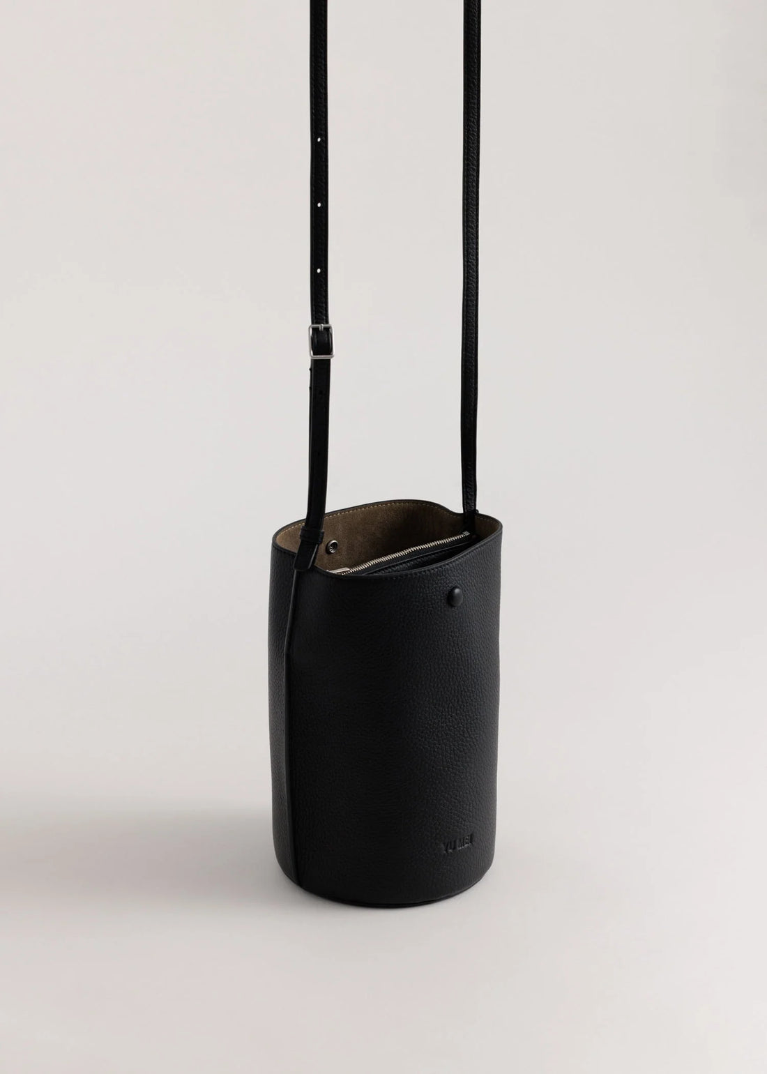 Yu Mei - Phoebe Bucket Bag - Black Deer Nappa