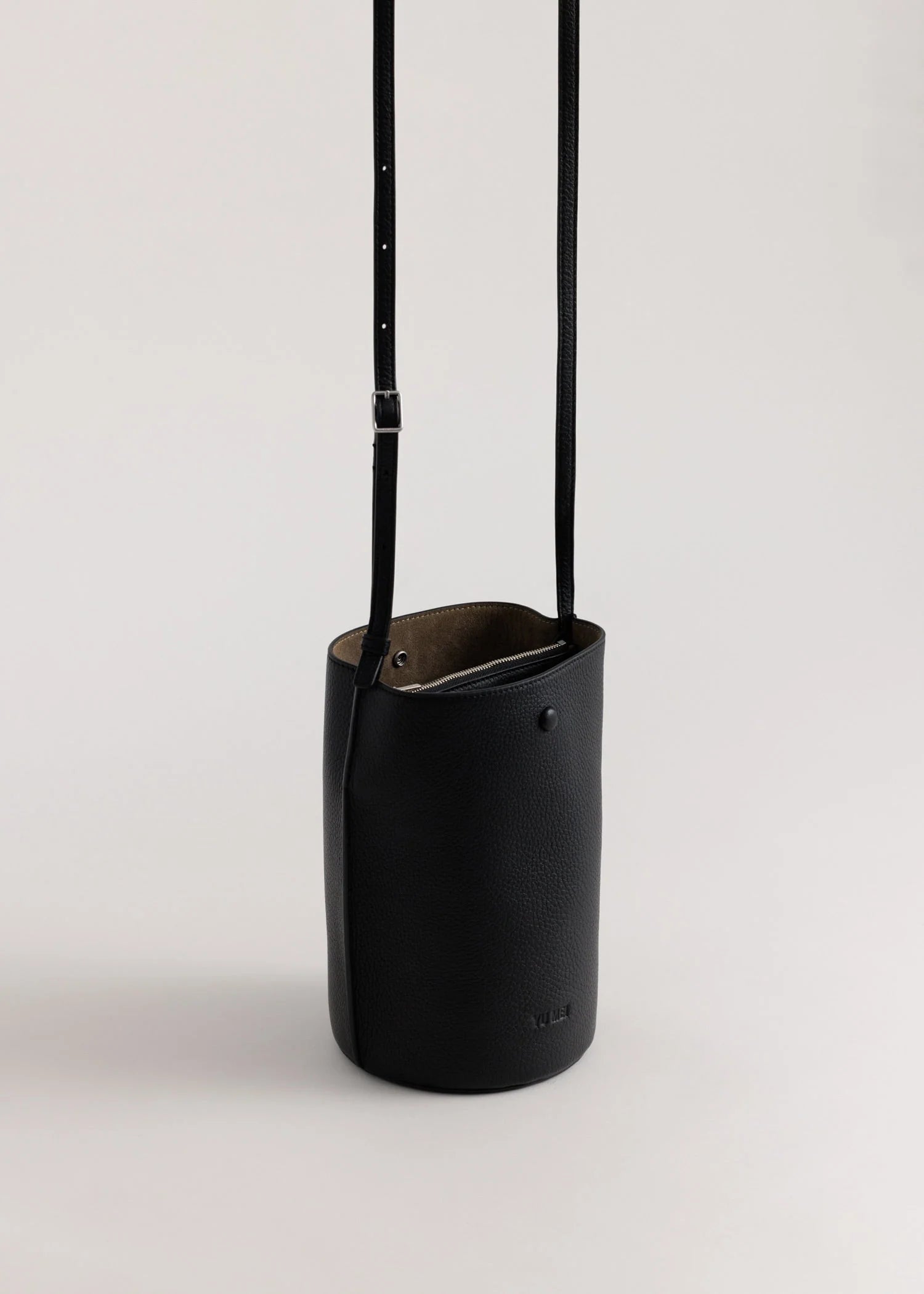 Yu Mei - Phoebe Bucket Bag - Black Deer Nappa