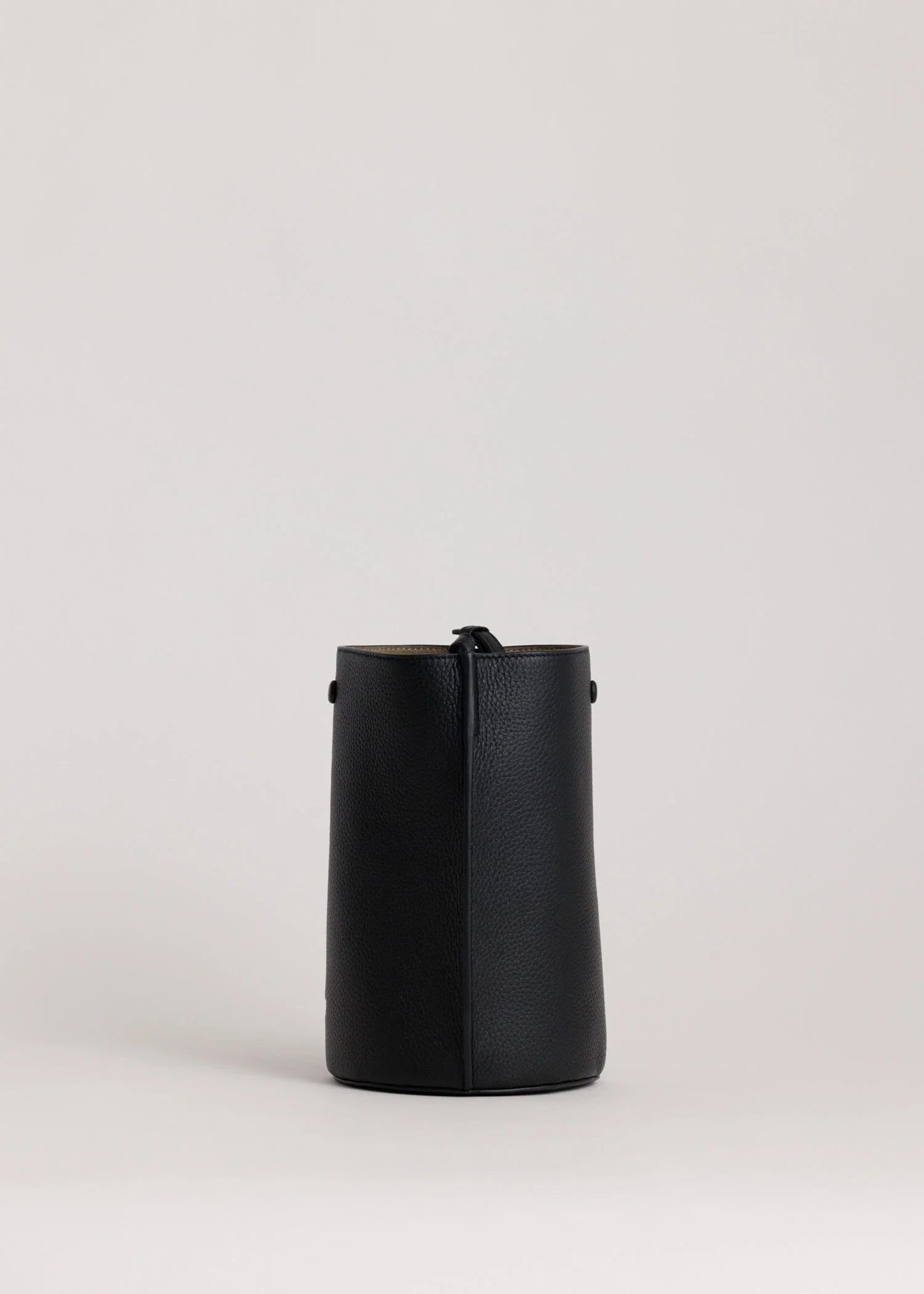 Yu Mei - Phoebe Bucket Bag - Black Deer Nappa