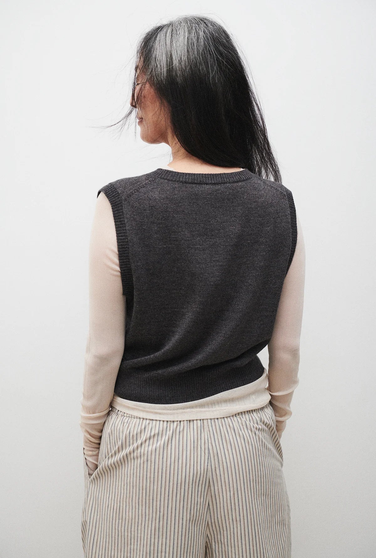 Silk Laundry - V-Neck Sweater Vest - Granite Melange