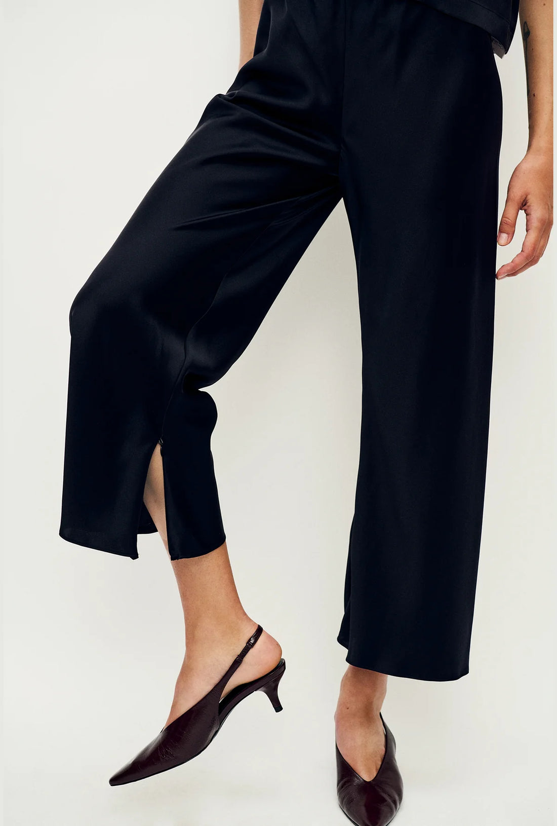 Silk Laundry - Cropped Bias Cut Pants Black Satin